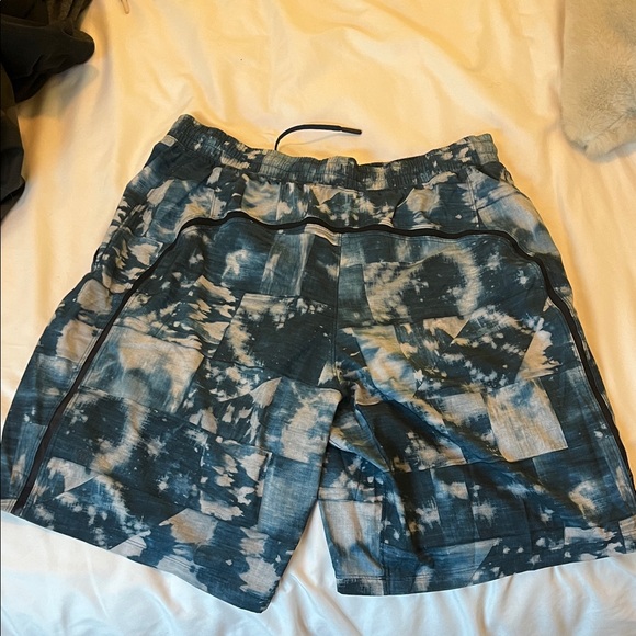 lululemon athletica Blue Patterned Men's Athletic Shorts - Picture 2 of 4